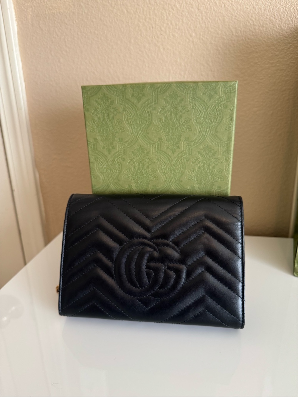 Gucci Black Chevron Marmont Crossbody Bag - Picture 2 of 16